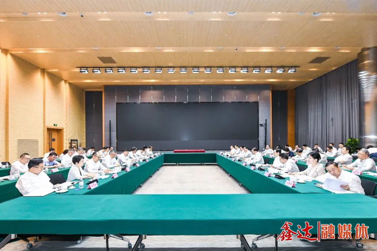 Hu Wangming held talks and exchanges with Wang Zhonglin, Deputy Secretary of the CPC Central Committee and Governor of Hubei Province, to further promote the implementation of the strategic cooperation agreement